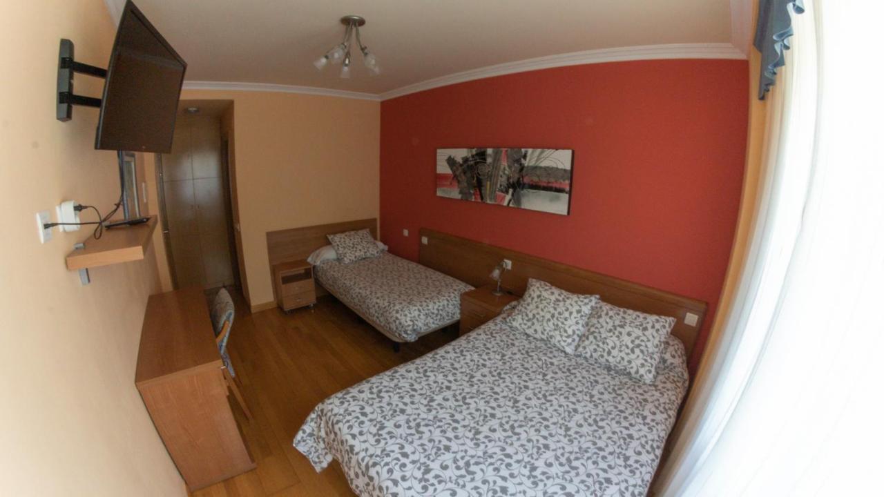 Burgo Hostal Santiago 2 מראה חיצוני תמונה