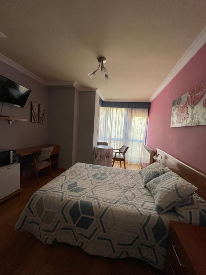 Burgo Hostal Santiago 2 מראה חיצוני תמונה