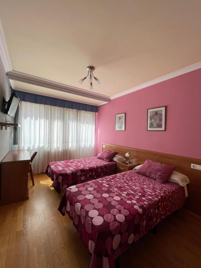 Burgo Hostal Santiago 2 מראה חיצוני תמונה