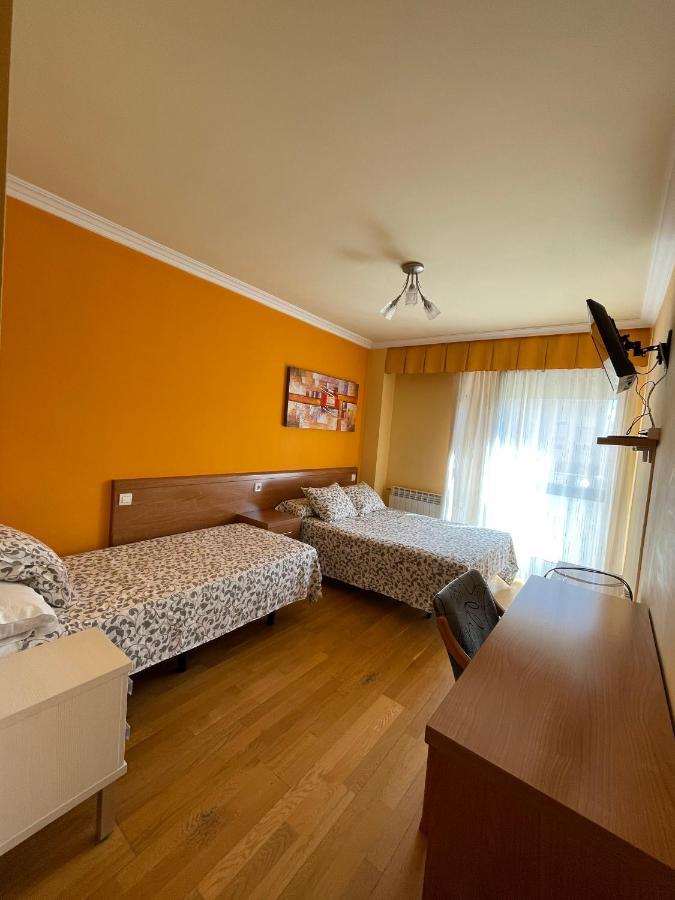Burgo Hostal Santiago 2 מראה חיצוני תמונה