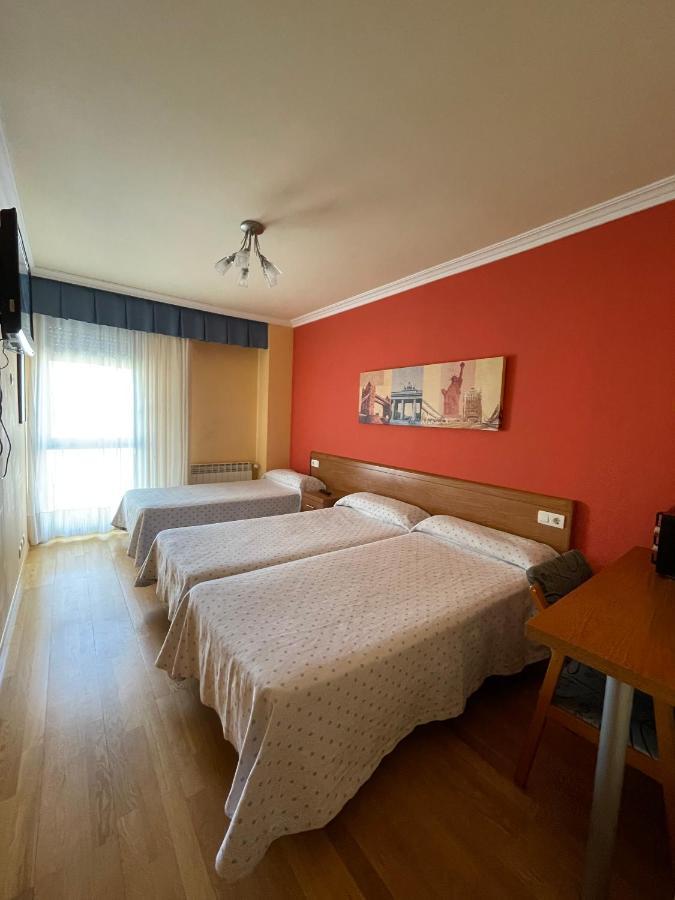 Burgo Hostal Santiago 2 מראה חיצוני תמונה