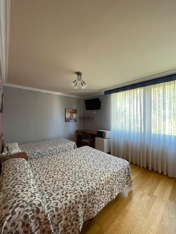 Burgo Hostal Santiago 2 מראה חיצוני תמונה