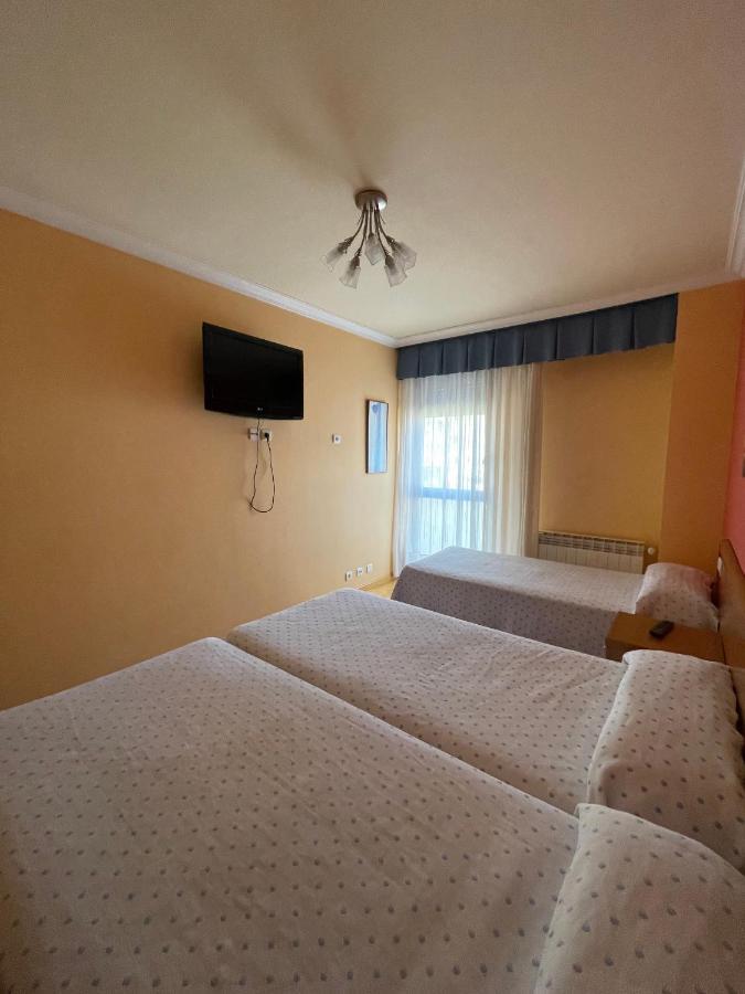 Burgo Hostal Santiago 2 מראה חיצוני תמונה