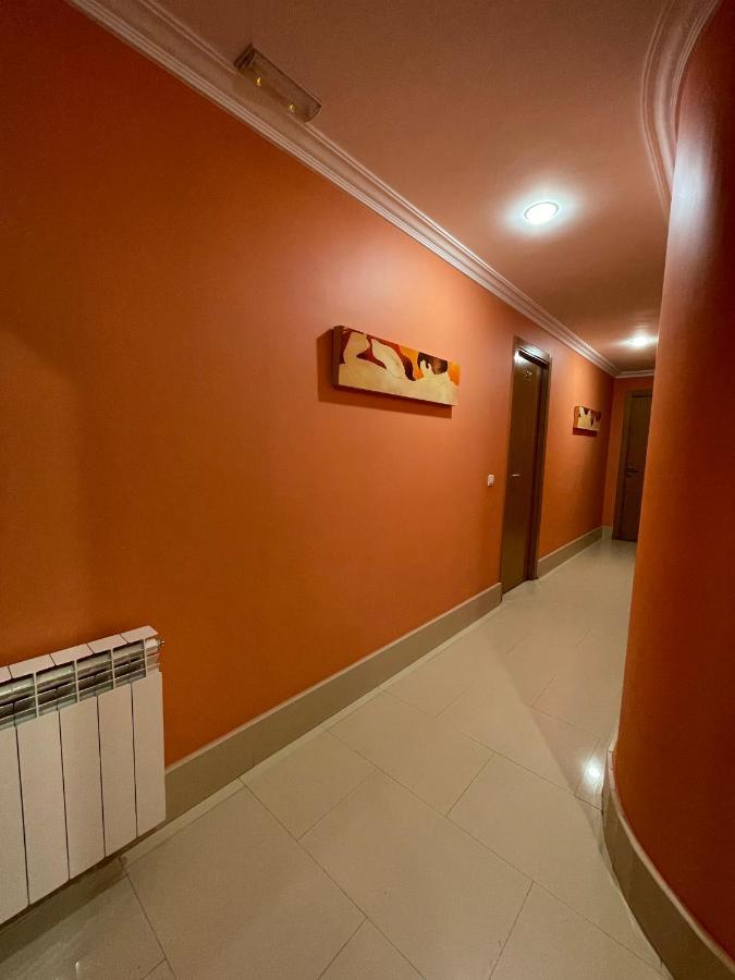 Burgo Hostal Santiago 2 מראה חיצוני תמונה