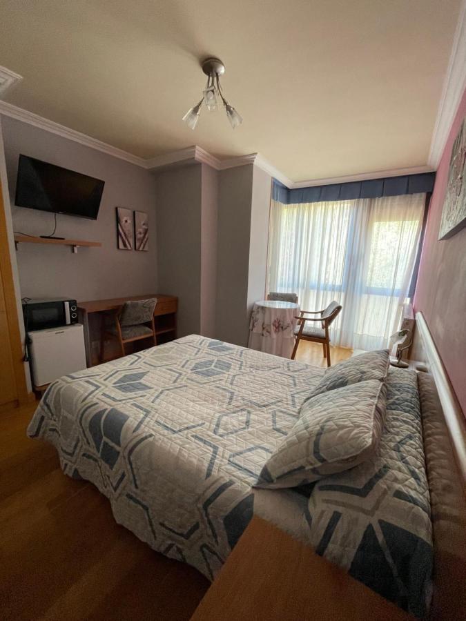 Burgo Hostal Santiago 2 מראה חיצוני תמונה