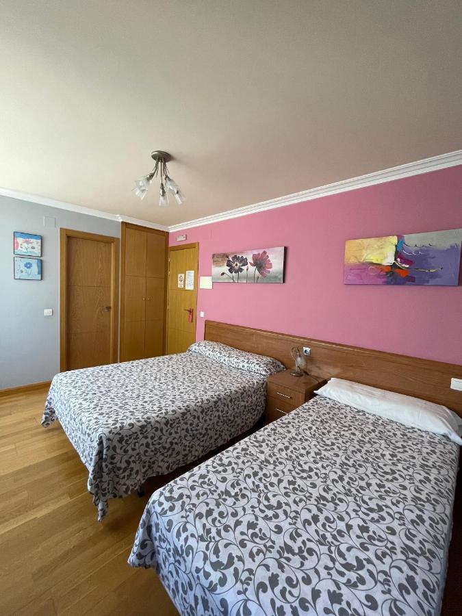 Burgo Hostal Santiago 2 מראה חיצוני תמונה