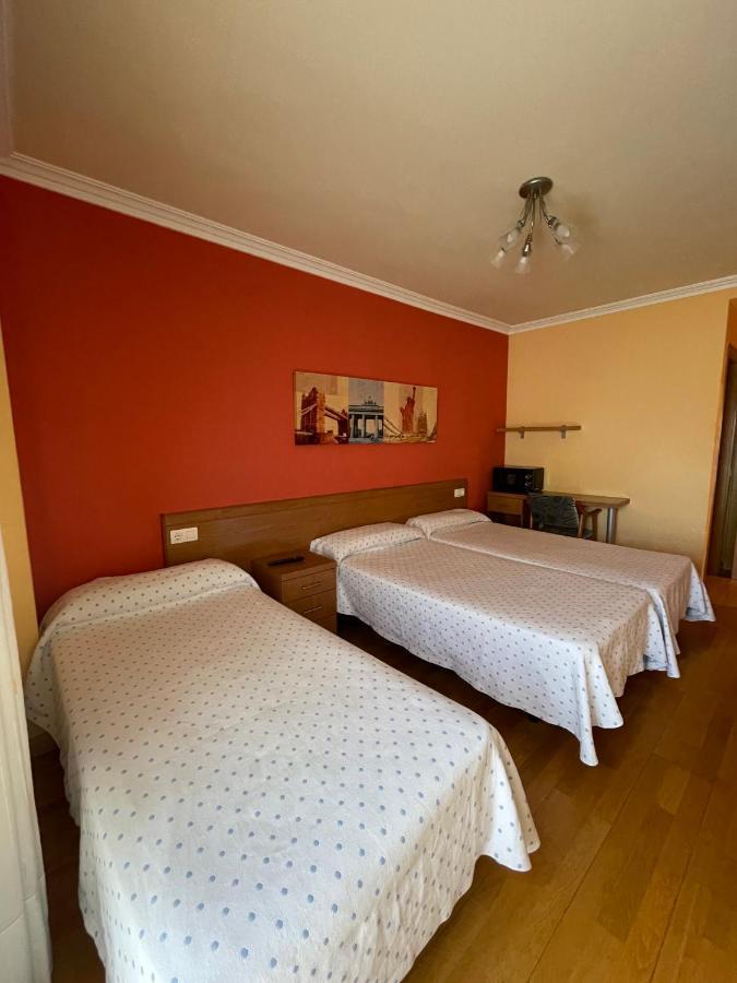 Burgo Hostal Santiago 2 מראה חיצוני תמונה