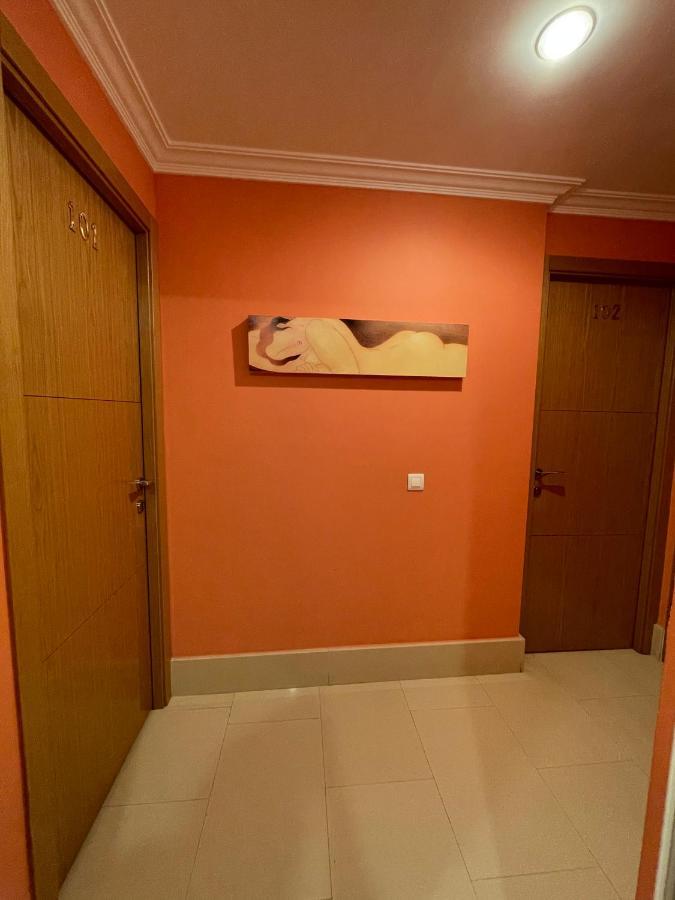 Burgo Hostal Santiago 2 מראה חיצוני תמונה
