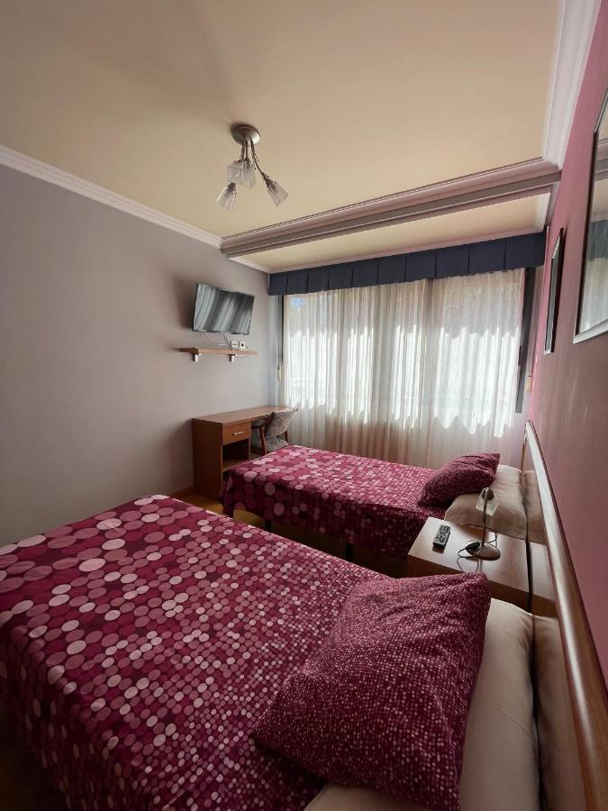 Burgo Hostal Santiago 2 מראה חיצוני תמונה