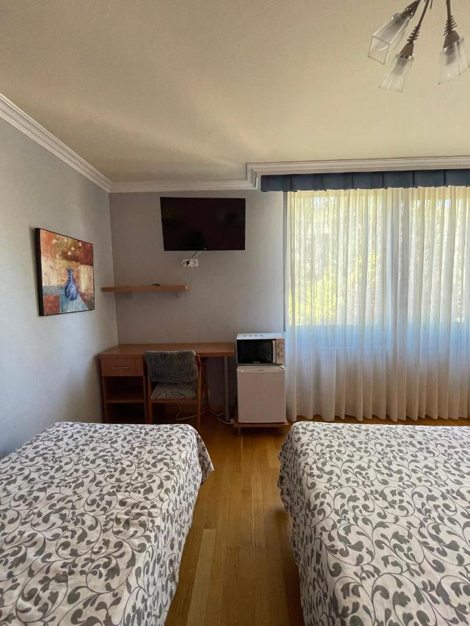 Burgo Hostal Santiago 2 מראה חיצוני תמונה