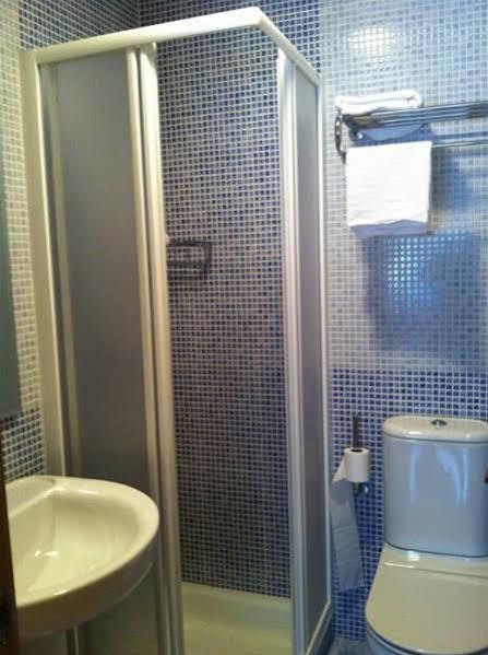 Burgo Hostal Santiago 2 מראה חיצוני תמונה