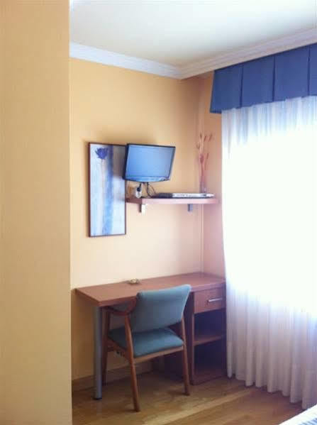 Burgo Hostal Santiago 2 מראה חיצוני תמונה
